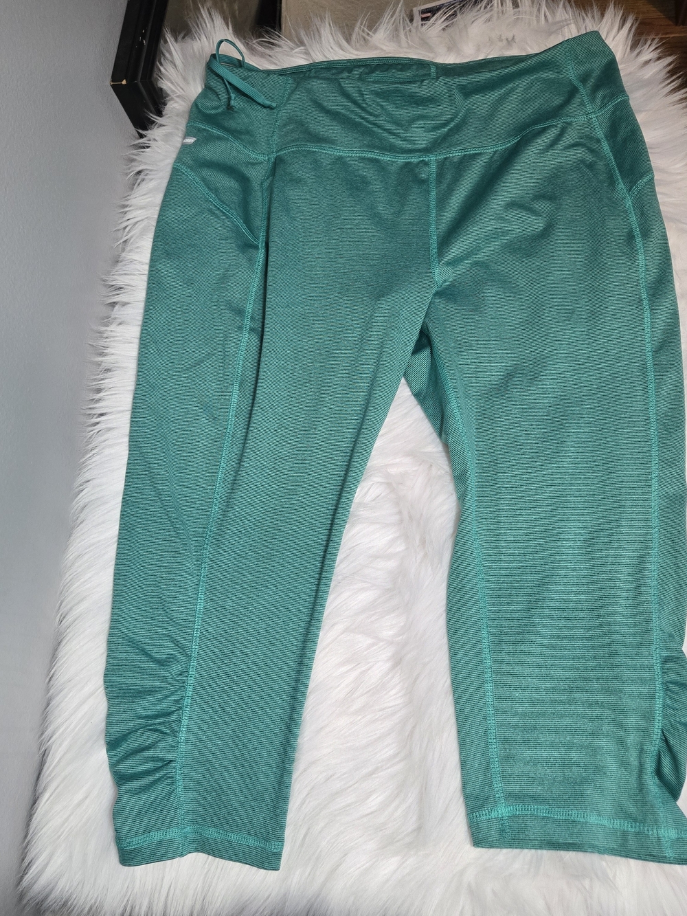 Danskin Teal/Gteen Workout Capri Leggings